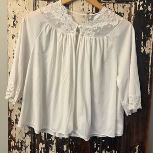 Vintage lace and flower Shadow Line feminine night shirt. Size small. Soft. S.